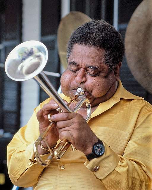 Dizzy Gillespie et sa trompette coudée