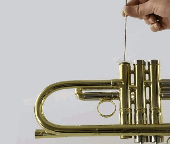 Nettoyage des pistons d'une trompette