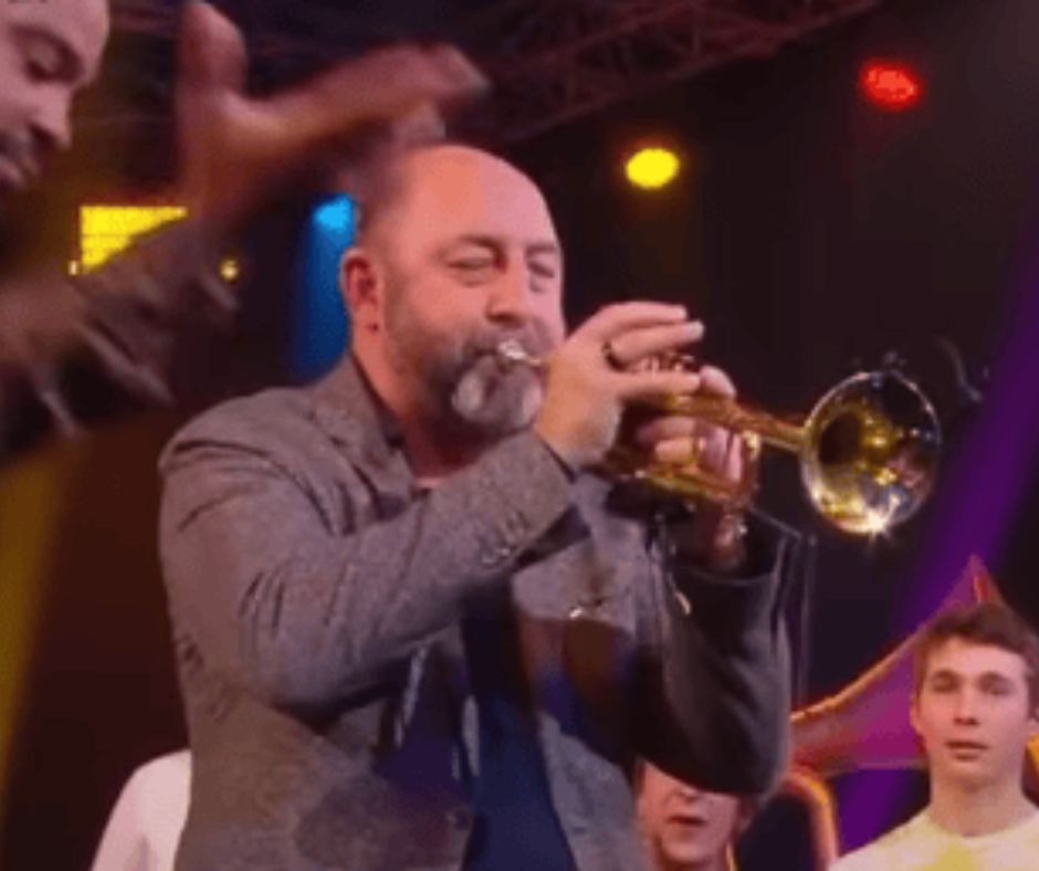 Kad Merad nous fait une démonstration de technique d'improvisation à la trompette