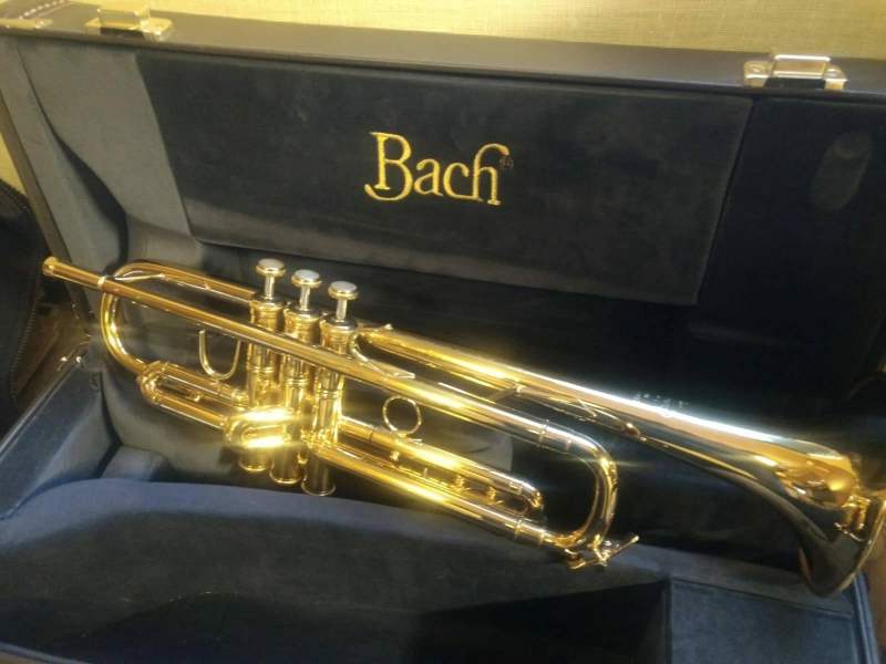 Une trompette Bach dans son étui